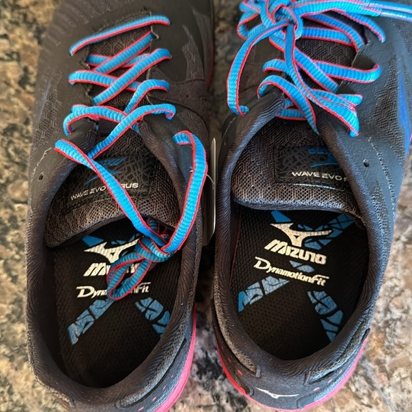 Mizuno wave evo ferus NIB 9.5 - Picture 8 of 9